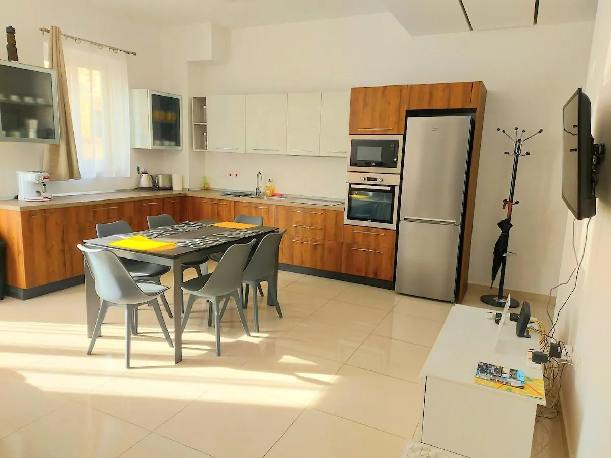 Modern Apartment In Centre Of Gzira